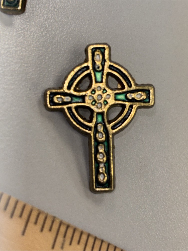 Vintage Celtic Cross Christian Church Irish Religious Pin Pinback Button
