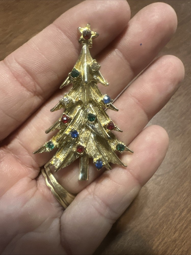 Red Clear Blue Green Rhinestone Textured Gold Tone Christmas Tree Brooch Vintage