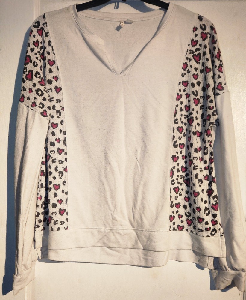Womens CATOS  cheetah long sleeve top - LARGE