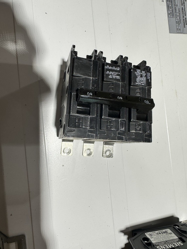 Siemens Bolt In Three Pole 60 Amp Circuit Breaker 240 Volt