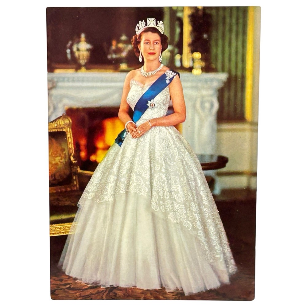 Vintage Her Majesty Queen Elizabeth II Color Portrait Postcard 4x6