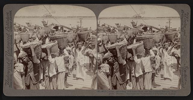 Photo:Rangoon Burma 1907 Coolies Unloading Rice Boats Laborers Port Scene