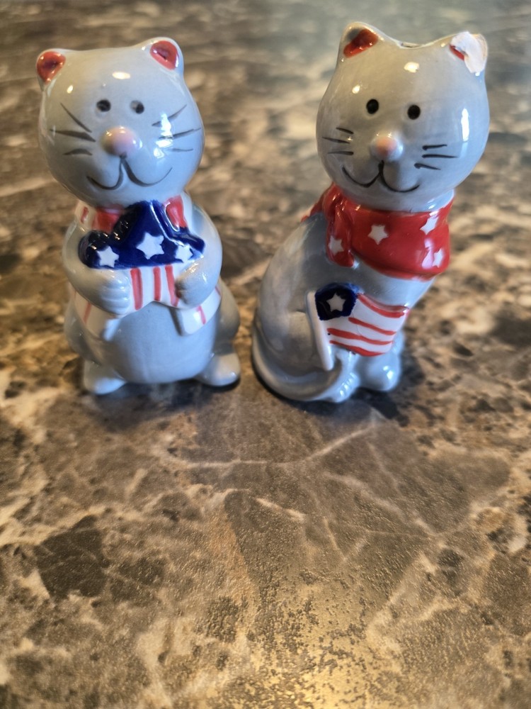 Set of  Ceramic Patriotic Kitty Cat salt and pepper shakers