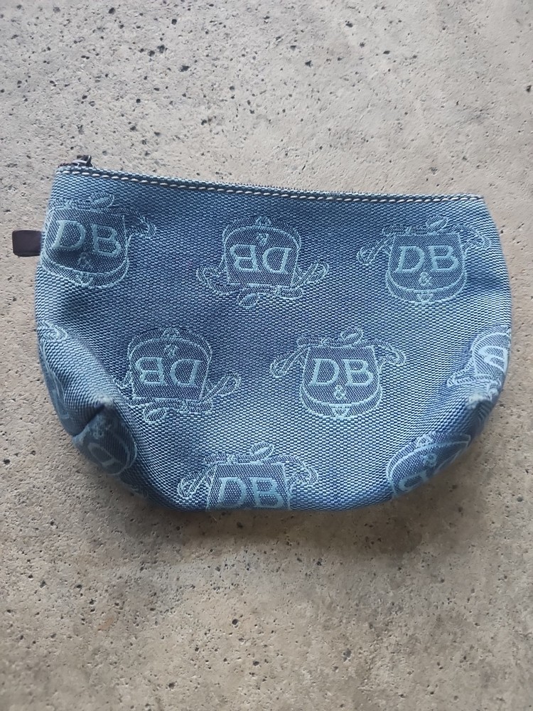 dooney and bourke coin pouch