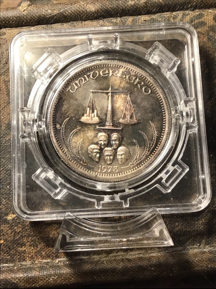 1973 Vintage,rare Universaro Round,,1 Troy Oz Silver ,toned In Spinner Case..dd