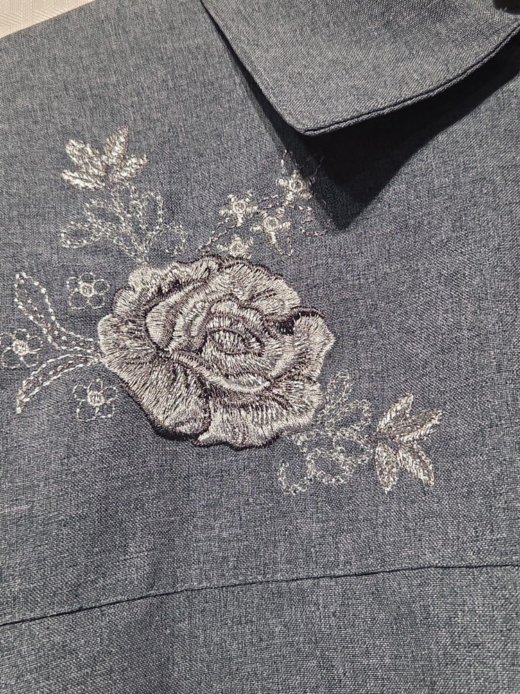 BonWorth Women’s Zip Up Top Medium Gray Long Sleeve Embroidered Floral Shirt...