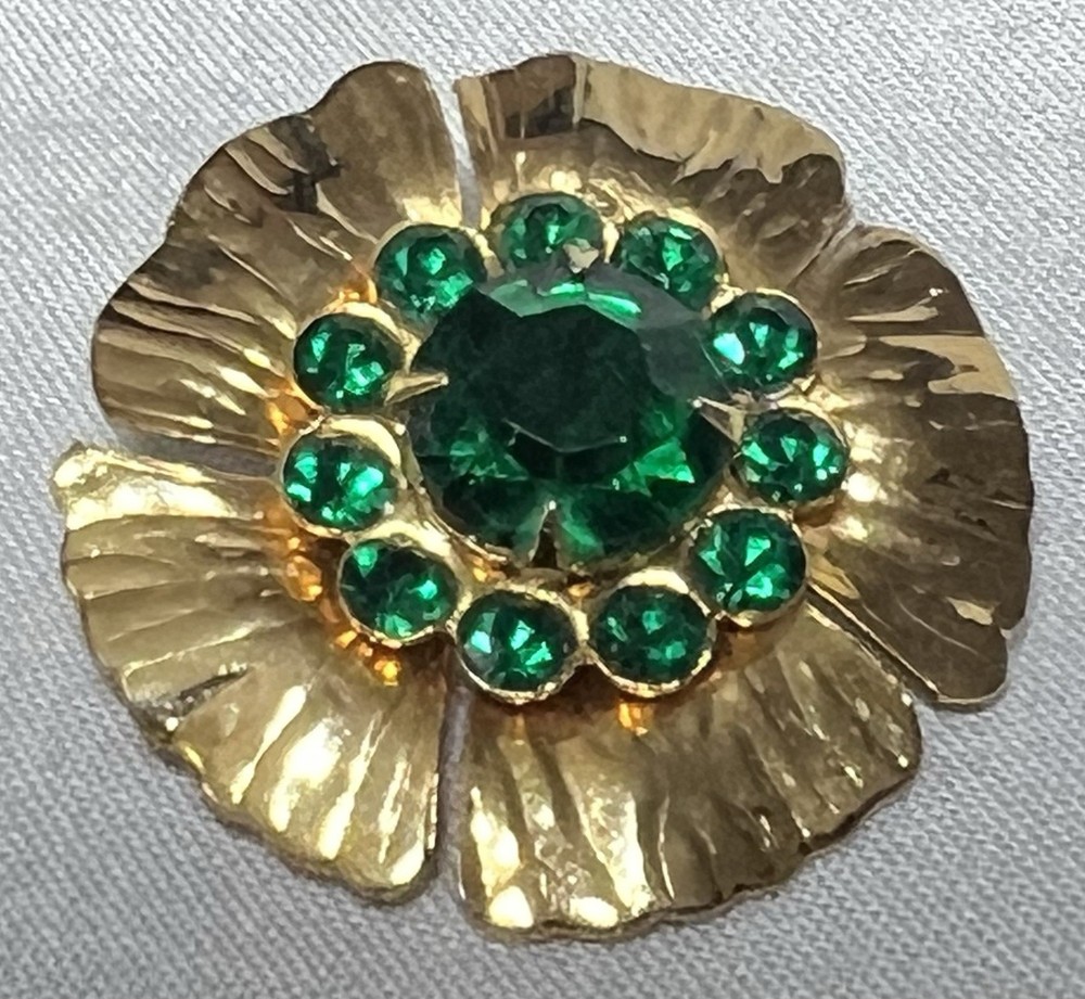 Vintage Flower Brooch Pin Green Rhinestones Gold Tone Metal Round Floral 1.25 in