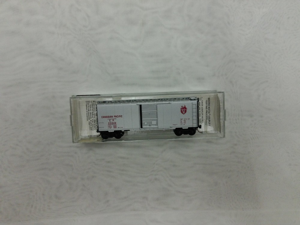 Micro Trains 20890 N Scale Box Car Canadian Pacific