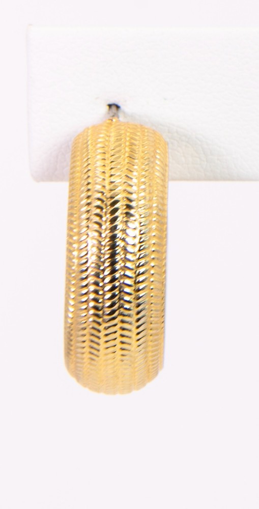 Vintage Gold Tone Chunky Hoop Earrings Textured Herringbone Omega Back Pierced