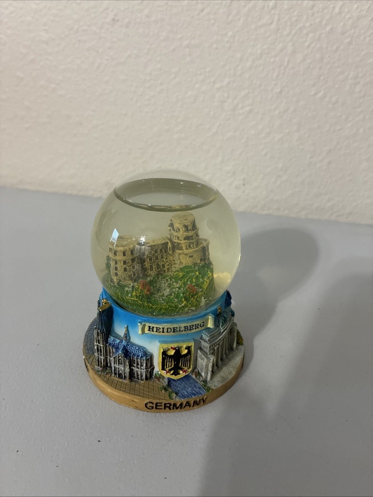 Collectible Souvenir Snowglobe Featuring Heidelberg Germany Castle 91 mm