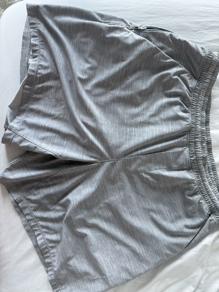 Lululemon Men’s Grey Heather Athletic Lined Shorts Pockets Drawstring 7in Size L