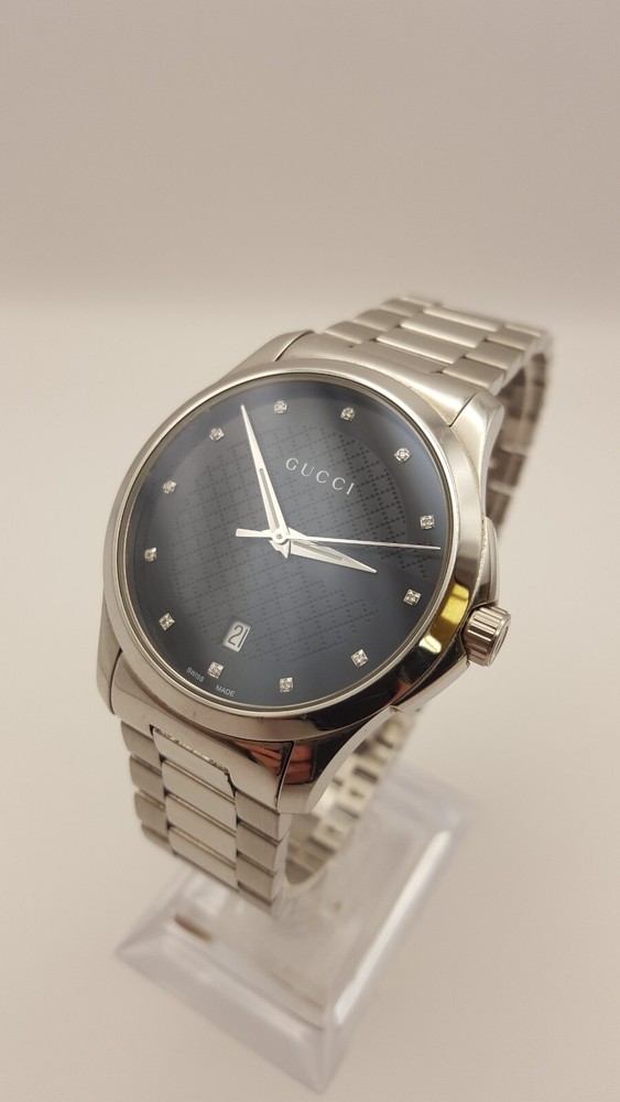 SWISS GUCCI G-TIMELESS 126.4 STEEL QUARTZ MEN'S WATCH WITH GUCCI DIAL & BOX.