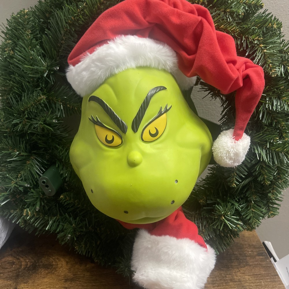 Hallmark Keepsake 2024 Grinch Stole Christmas 24-Inch Wreath New in Box