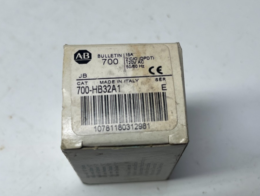 NEW Allen Bradley Bulletin 700-HB32A1