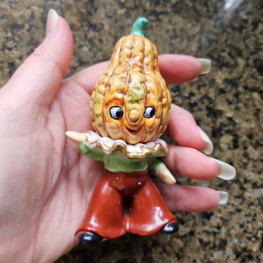Vtg Anthropomorphic 2pc Sqaush Vegetable People Salt & Pepper Shaker Set Series