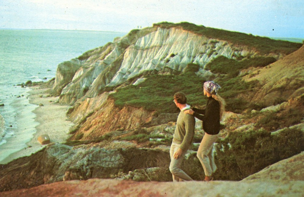 Gay Head Cliffs, Martha's Vineyard, Massachusetts, UNP, VG --POSTCARD
