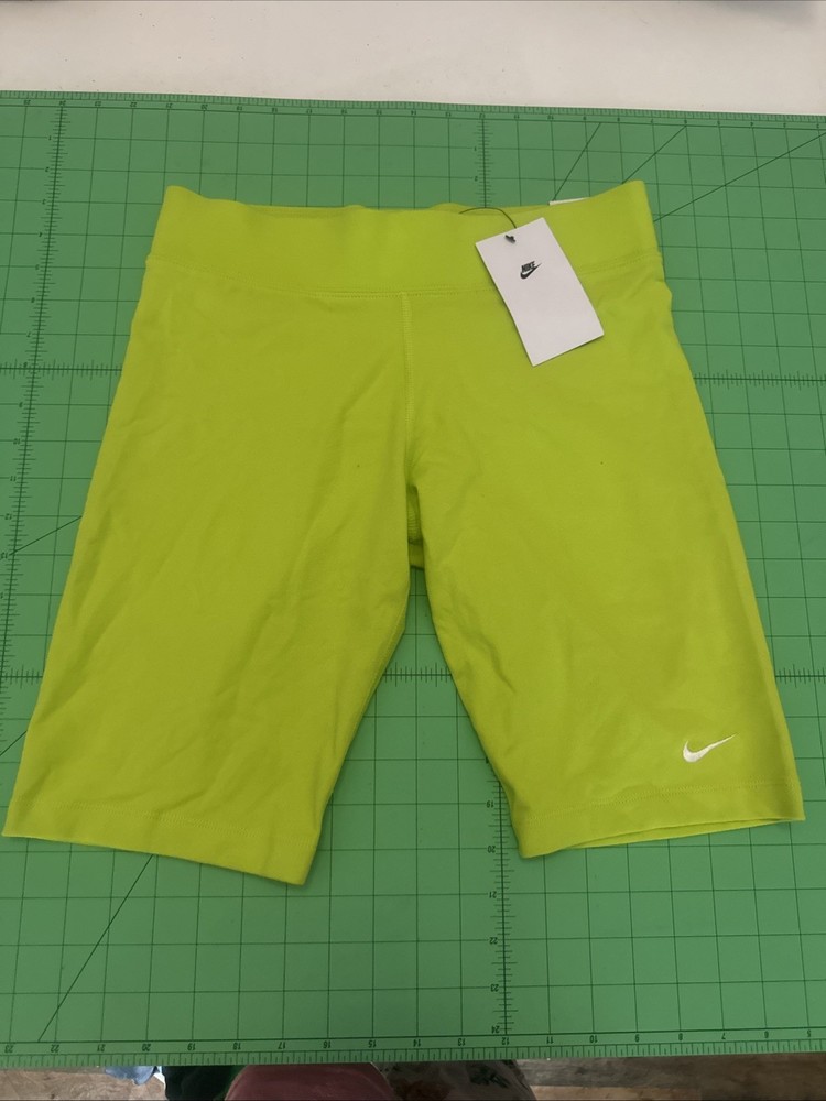 Nike Women Bike Shorts Sportswear Essential  Atomic Green Size Medium new