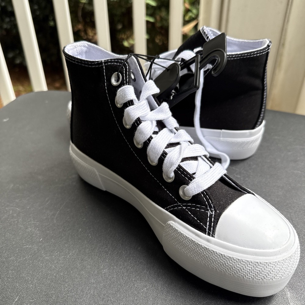 No Boundaries Women's Classic Black White Lace Up Canvas Sneakers Size 8