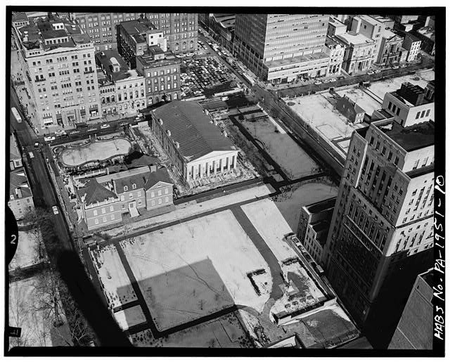 10. View looking north between Fifth (left) and Fourth (right) Sts. showing