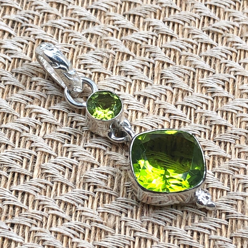 Natural Peridot Gemstone Pendant Handmade 925 Sterling Silver Indian Jewelry