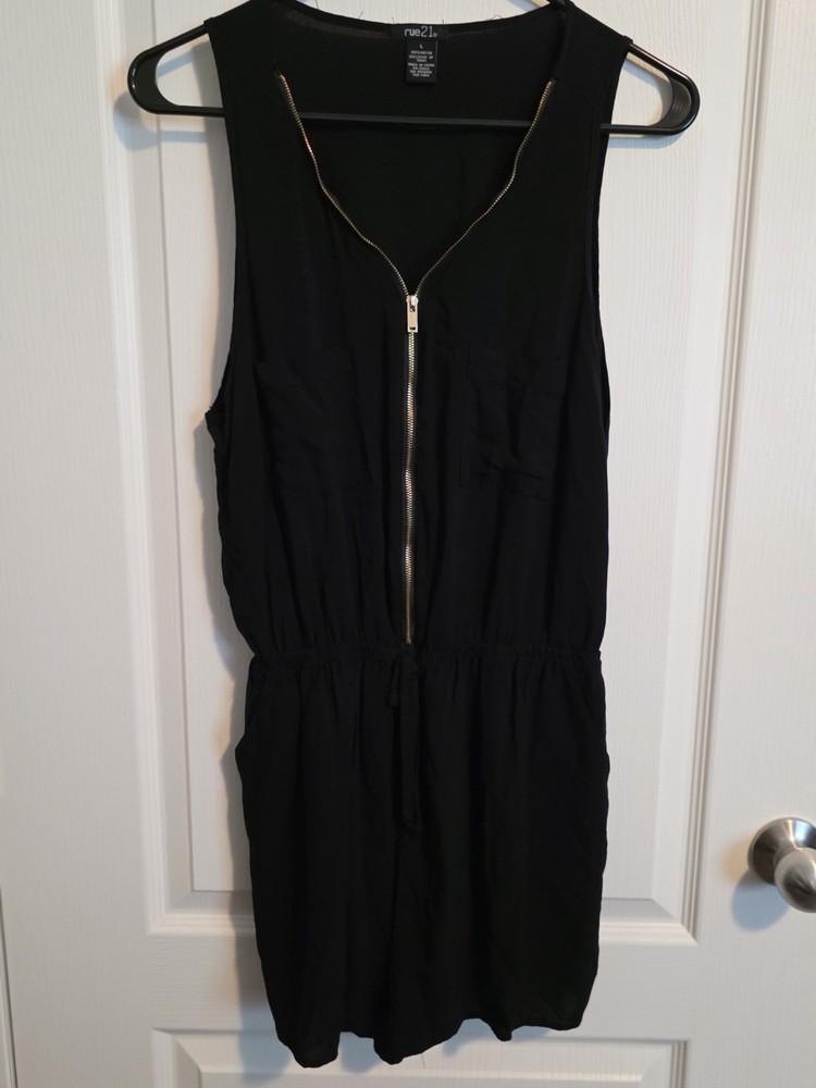 rue21 L Black Sleeveless V-Neck Zip Romper Rayon Pockets Drawstring Waist 053