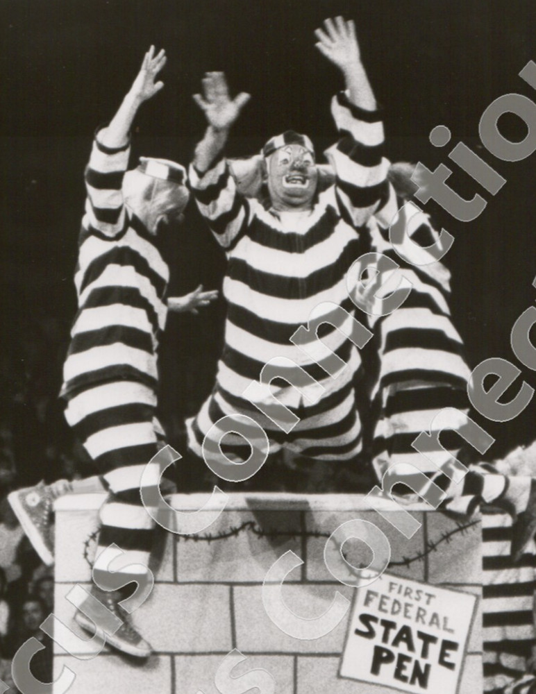1985 Ringling Bros Circus Clown Prison Escape Press Photograph 8