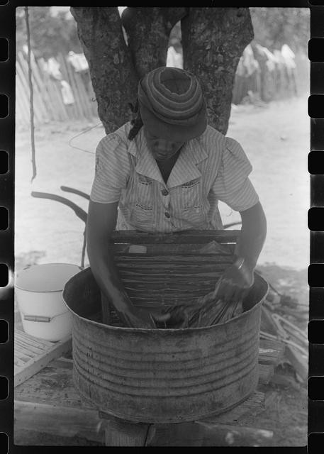 Photo:Greene County Georgia Tenant Farmer Wife Washing Clothes 1941