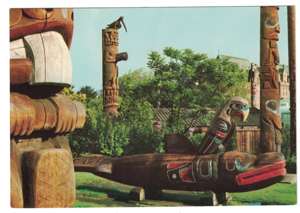 Vintage Authentic Totem Poles In Thunderbird Park Victoria B.c. Canada Postcard