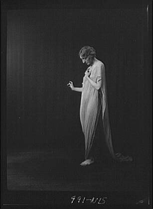 Florence Noyes dancers,performances,women,fabrics,costumes,u,Arnold Genthe,1915