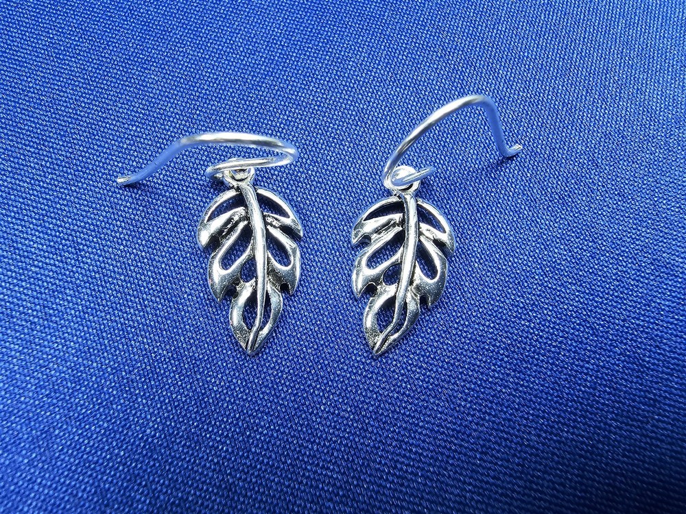 Grandma Grabe's Beautiful Vintage 925 Sterling Silver Leaf 1.87G Earrings