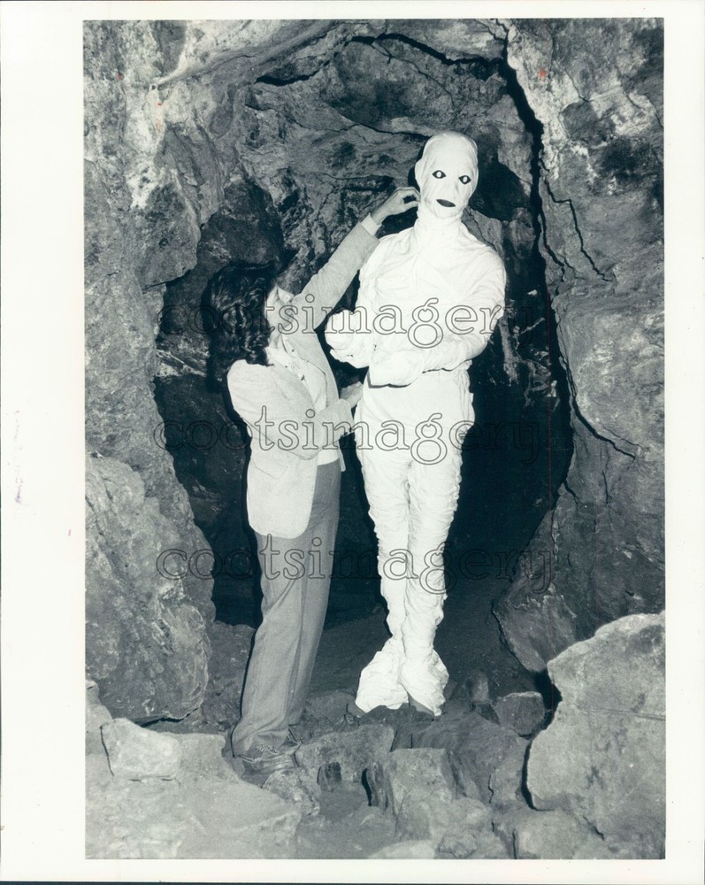 1982 Press Photo Mummy in Haunted Reed Gold Mine North Carolina Halloween