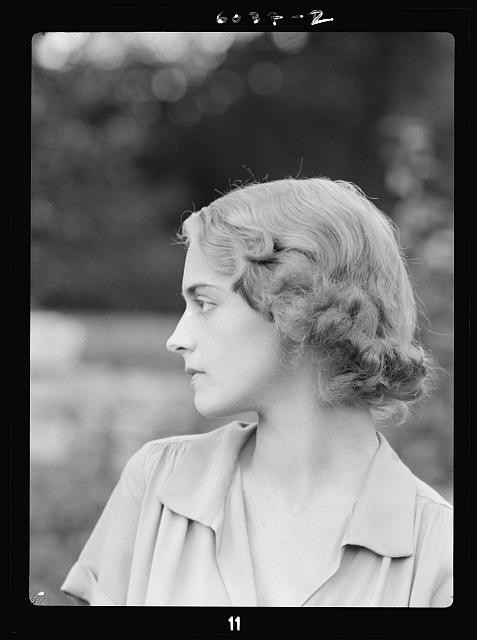 Photo:Isabel Gardner 1932 Portrait Photograph Young Woman Profile