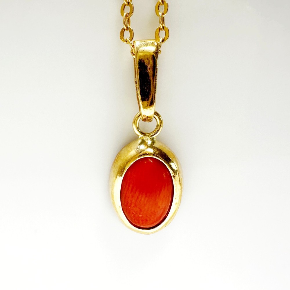 Vintage 18k Gold and coral cabochon pendant
