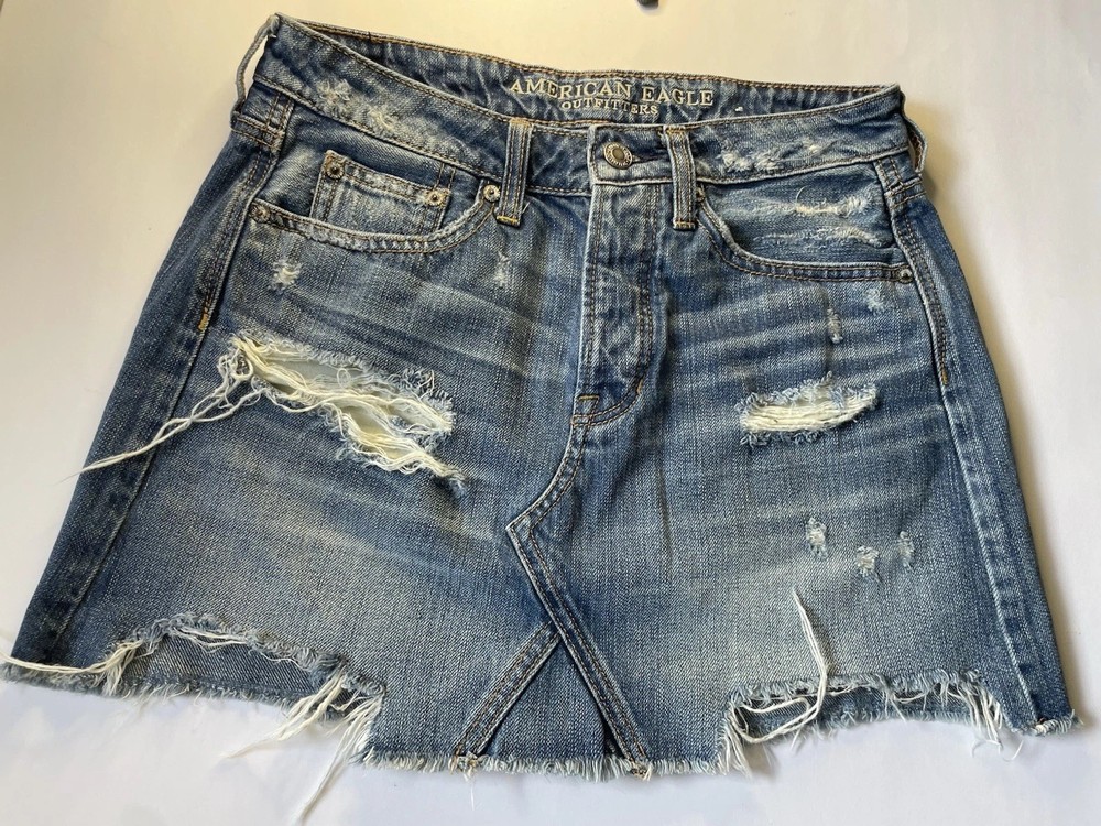 American Eagle Distressed Denim Mini Skirt Button Fly Raw Hem Size 2