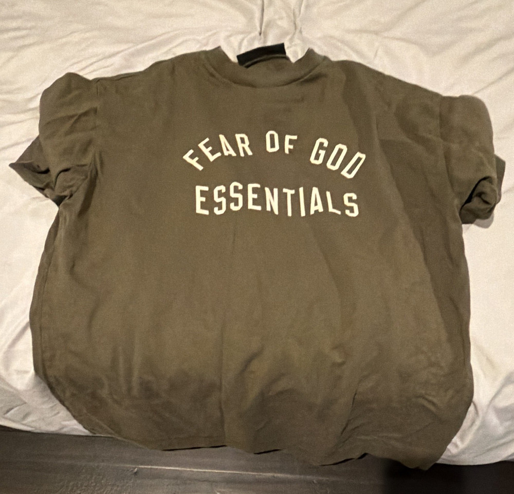 Fear of God ESSENTIALS Men's M Green Logo Graphic Crew Neck Short Sleeve Tee