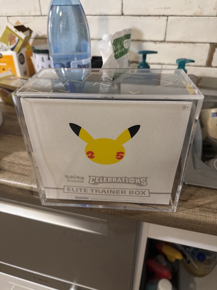 Pokémon TCG: 25th Anniversary Celebrations Elite Trainer Box (2021)