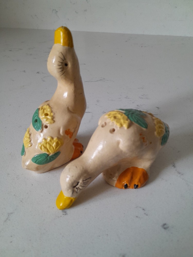 Rare Vintage 1960s Mid Century MOD Chalkware Geese Salt & Pepper Shakers