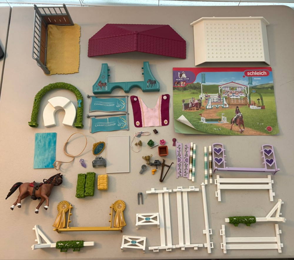 Schleich: Horse Club 42440 Friendship Horse Tournament Set - Incomplete