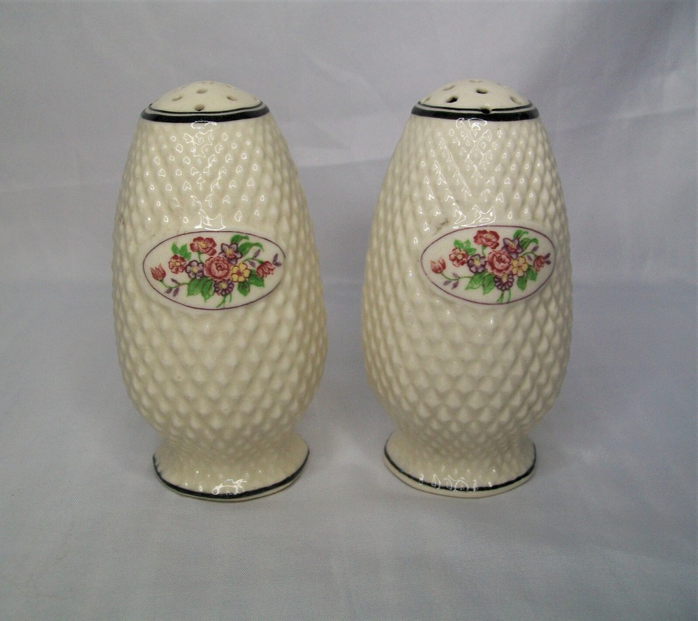 VINTAGE Porcelain Salt and Pepper Shakers – Japan 1950s to 60s