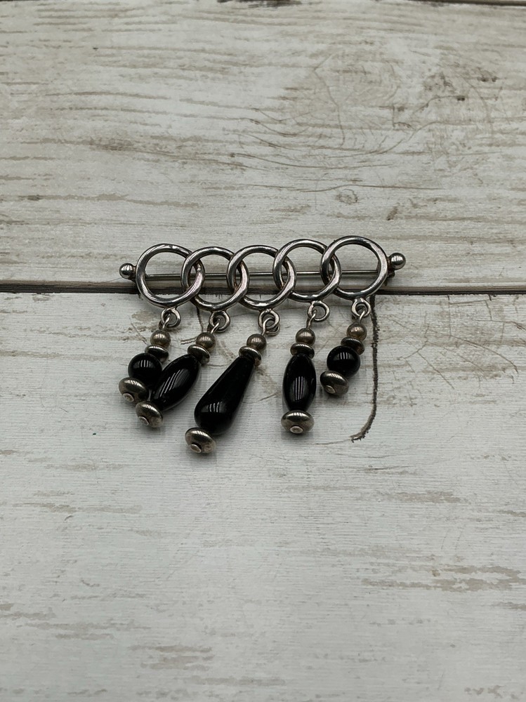 Vintage 925 Sterling Silver Intertwined Circle Brooch with Black Onyx Dangles