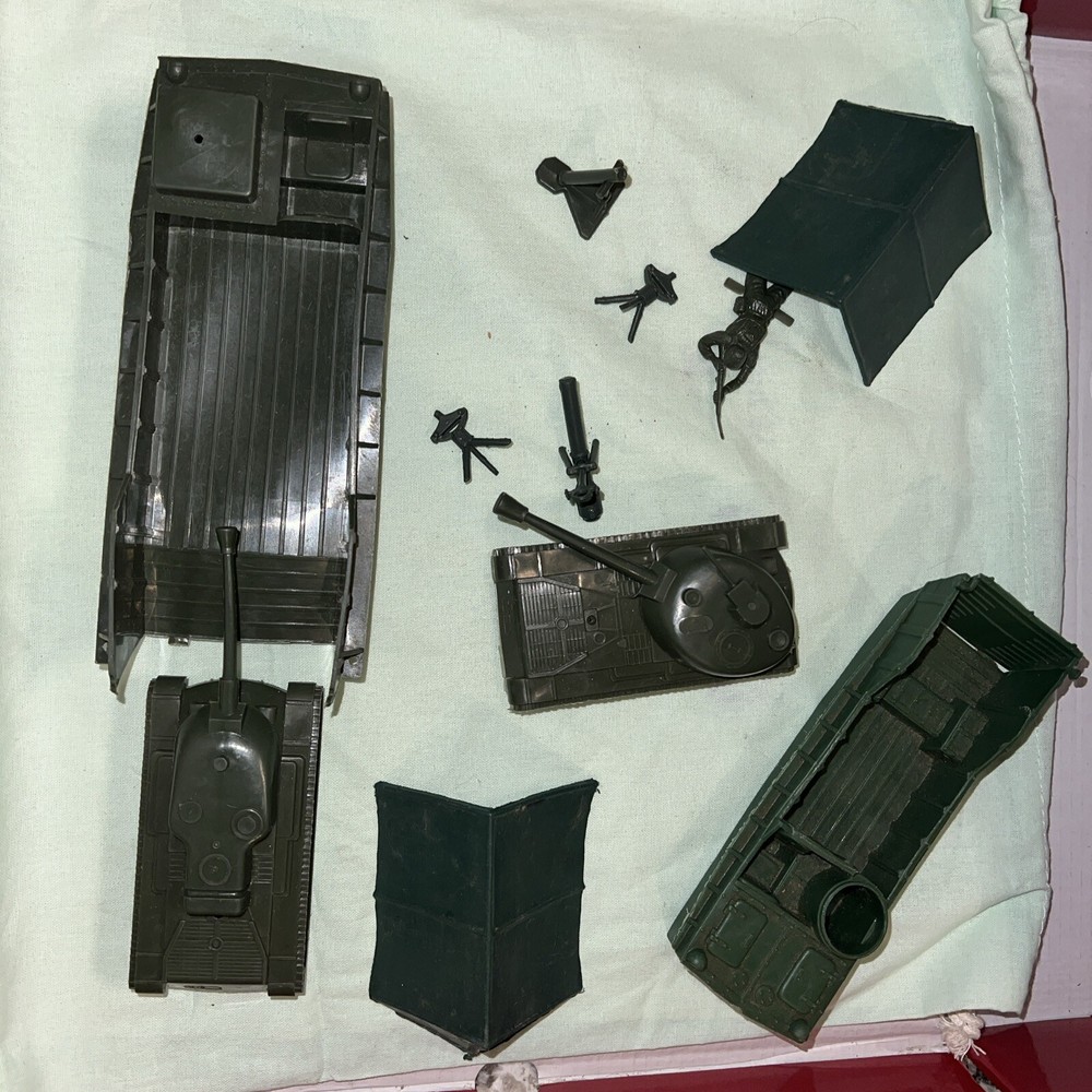 WWII Battleground Playset Vintage Two Tanks The Carriers Are Missing Parts