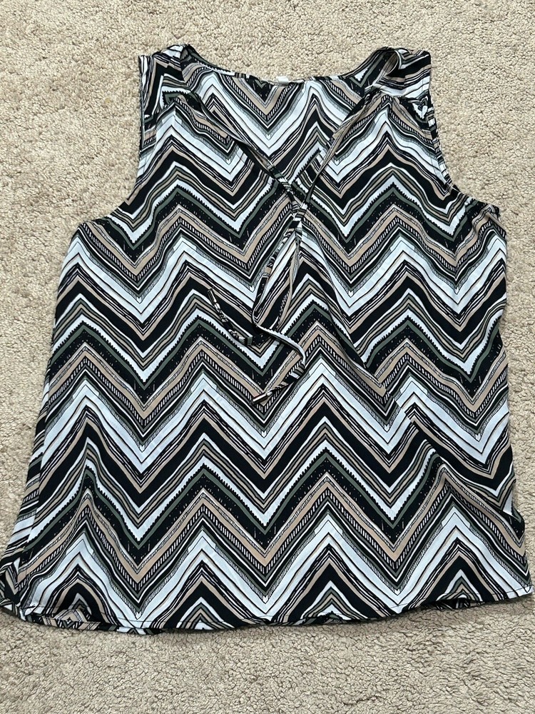 Maurices Womens Shirt Size Small Multicolor Chevron Tie Front Keyhole Flowy
