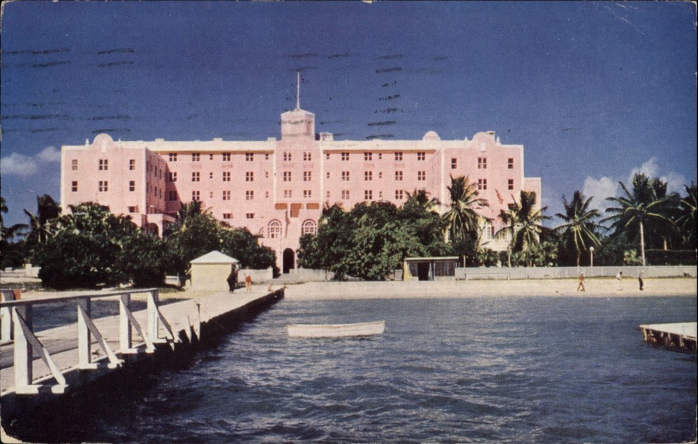 Fort Montagu Beach Hotel Nassau Bahamas vintage postcard s299
