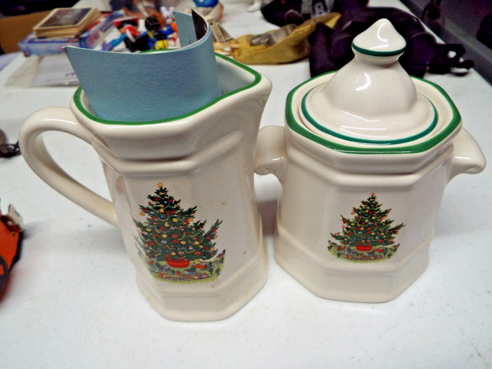 Vintage Pfaltzgraff Creamer & Sugar Bowl Christmas Heritage Stoneware