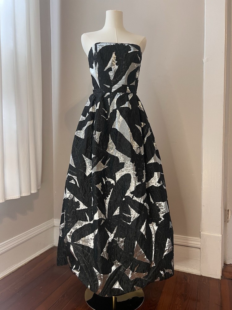 Oscar De La Renta Gown ~ Size 8