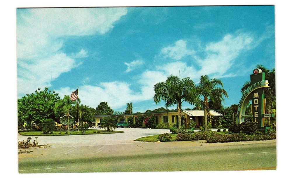 Silver Lining Motel near Vero Beach FL vintage postcard unposted