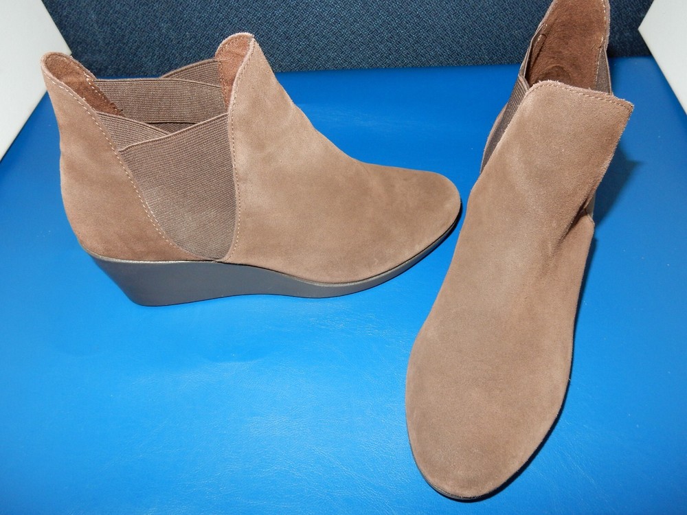 Stylish Crocs Brown Suede Ankle Wedge Boots in Size 6M for Women