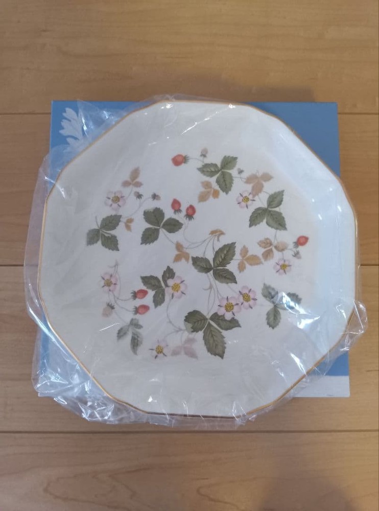 Wedgwood Wild Strawberry Octagonal Dish L Bone China Made in England