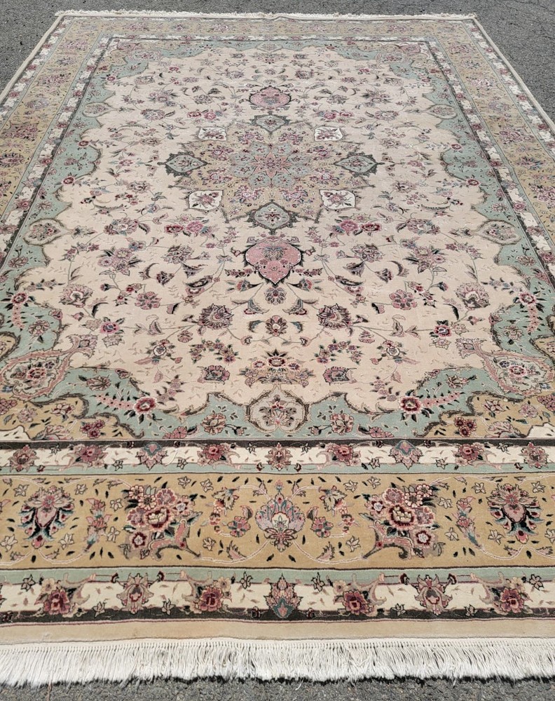 Fine Floral Oriental Wool & Silk Hand-Knotted 9’ x 12’ Rug
