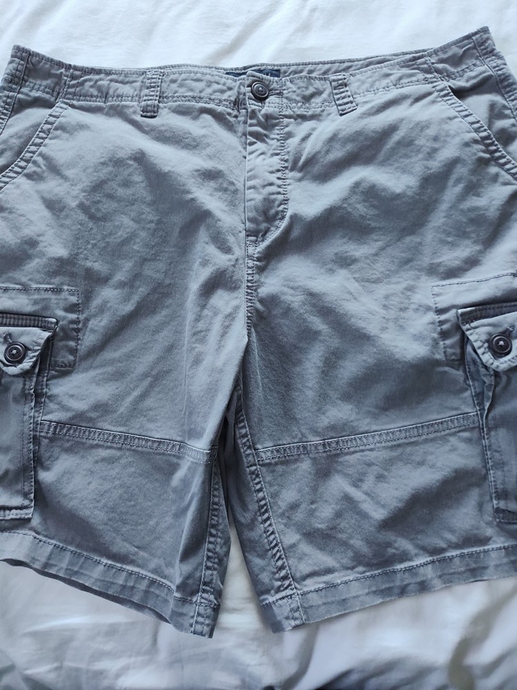 AEROPOSTALE Men's Gray Cargo Shorts. Size 40